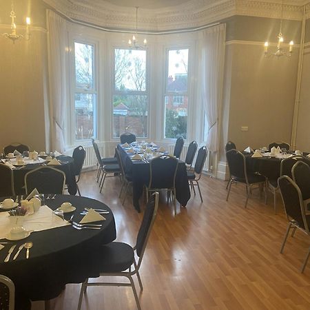 Salfordian Hotel Саутпорт Екстериор снимка