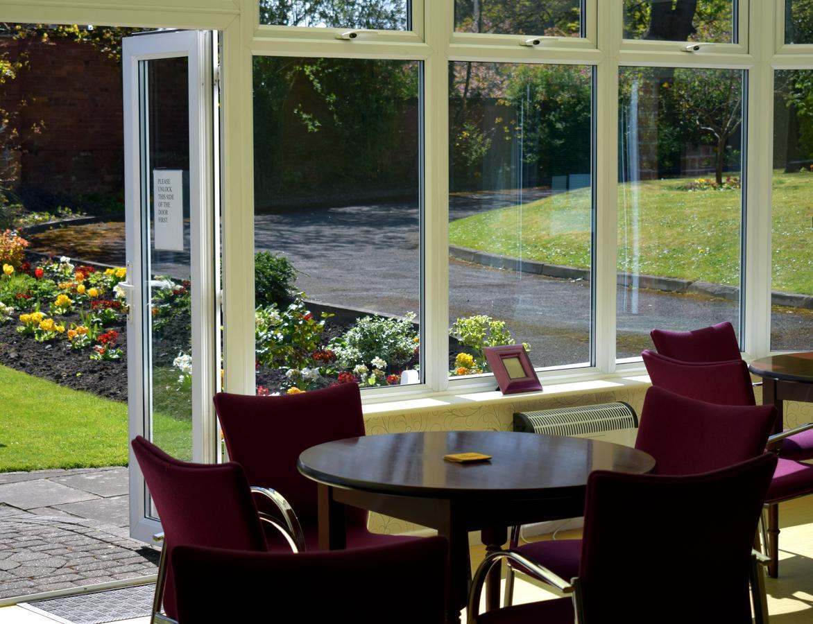 Salfordian Hotel Саутпорт Екстериор снимка